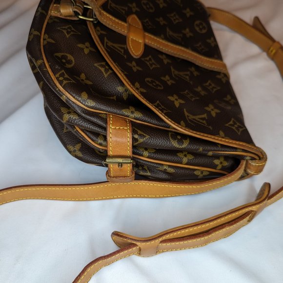 LOUIS VUITTON Saumur 35 Saddlebag - Picture 7 of 13